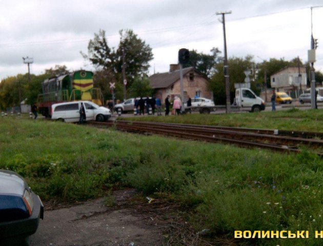 У Луцьку автівка в'їхала в поїзд