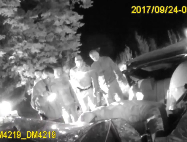Потерпілих у ДТП під Луцьком буквально вирізали із авто. ВІДЕО