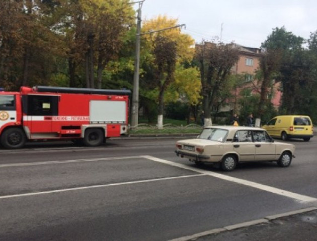 ДТП у Луцьку: розвернуло авто «Укрпошти»