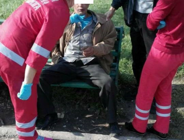 У Луцьку муніципали допомогли п'яному чоловікові без свідомості