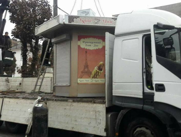 У Луцьку демонтували незаконні торгові точки