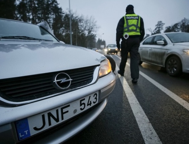 Українську владу кваплять вирішити питання автомобілів на іноземних номерах