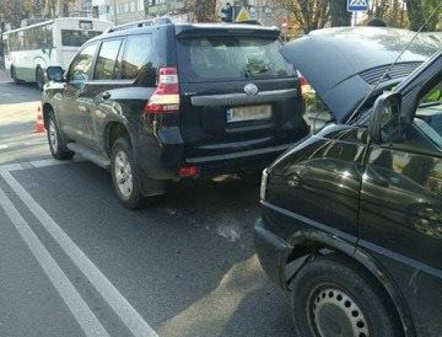 У Луцьку не поділили дорогу «Toyota» та «Volkswagen». ФОТО