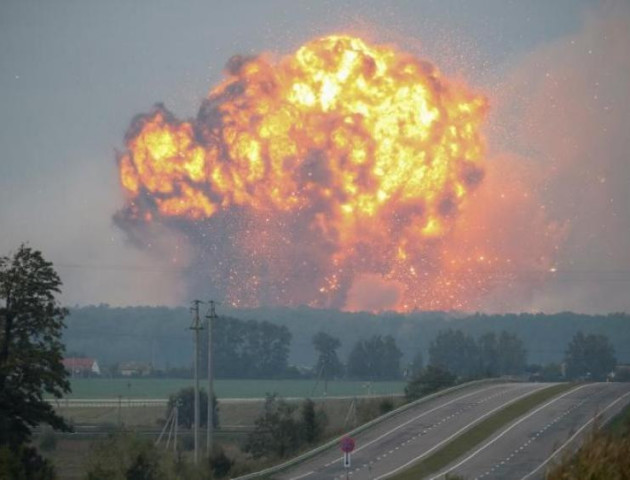 Слідчі відпрацьовують 4 основні версії вибухів під Калинівкою, - ЗМІ