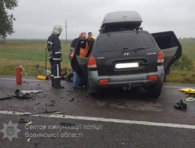 ДТП на Волині: автівка в'їхала у рейсовий автобус