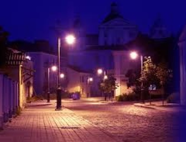 Вночі лучанин розгулював містом у спідньому