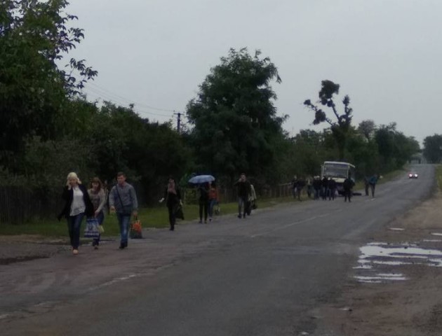 Волинська маршрутка згубила колесо