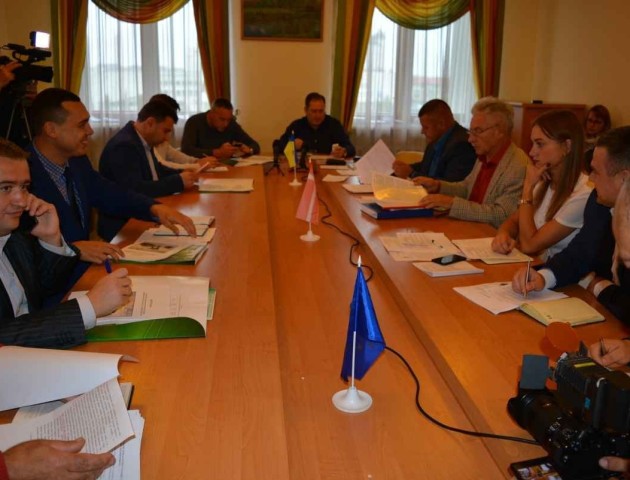 Чому не виділяється земля під видобування надр?