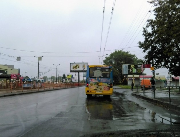 У Луцьку водій маршрутки вилетів на «червоне» і ледь не спричинив ДТП
