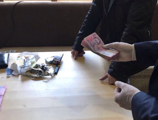 На Волині голову сільради зловили на отриманні хабара у 60 тисяч гривень