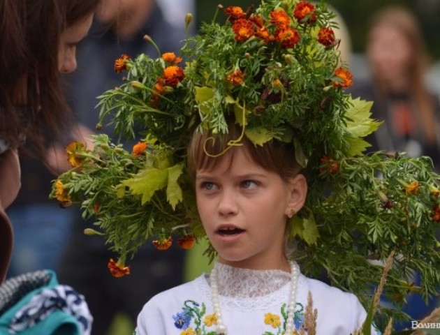 Як у Луцьку на «Обжинках» хизувалися осінніми врожаями. ФОТО