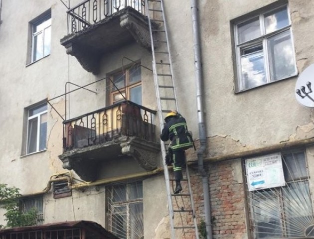 У луцькій багатоповерхівці горів балкон