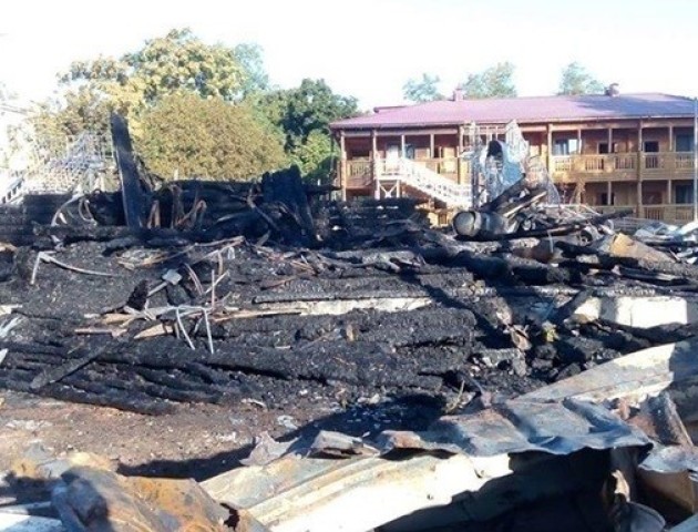 Пожежа в таборі Вікторія: у слідства чотири версії