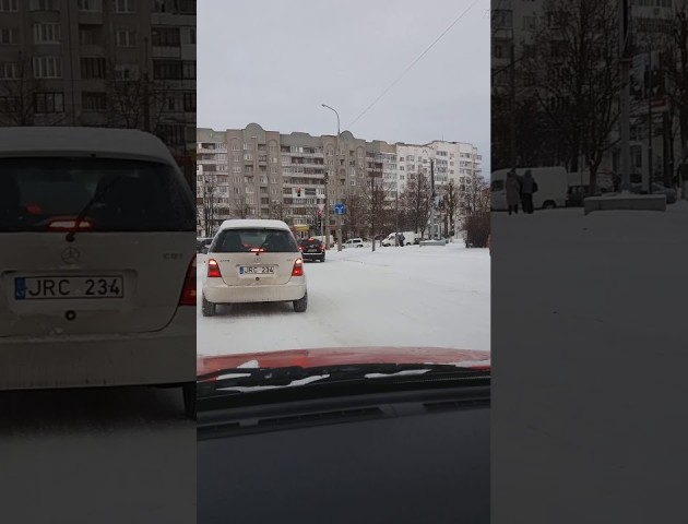 Луцьк засипало снігом: містяни нарікають на бездіяльність комунальників. ВІДЕО