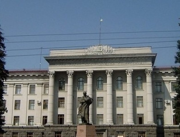 Працівниця луцького університету шантажує колег, бо хоче квартиру