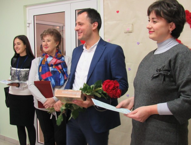 У луцькому пологовому вручили ювілейне свідоцтво про народження. ФОТО