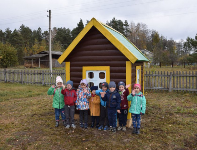 Волинські лісівники побудували оригінальний дитячий майданчик. ФОТО