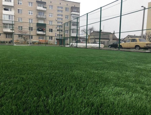 У Луцьку з'явилося ще одне мініфутбольне поле зі штучним покриттям. ФОТО