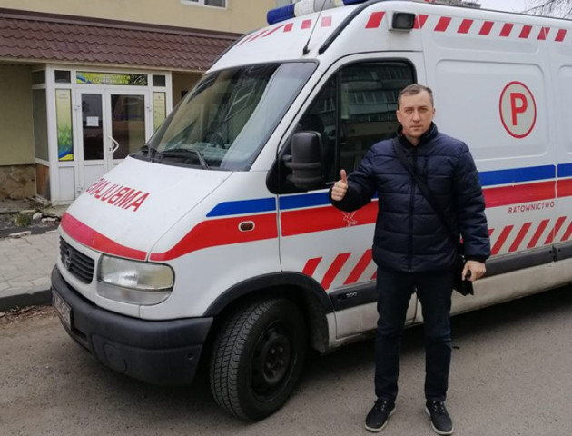 До Луцька пригнали реанімобіль, гроші на який збирали «всім світом»