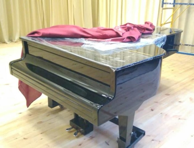 У музичну школу №1 в Луцьку повернули відреставрований рояль
