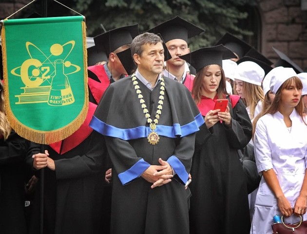 Коли прощатимуться із деканом волинського університету Олегом Парасюком