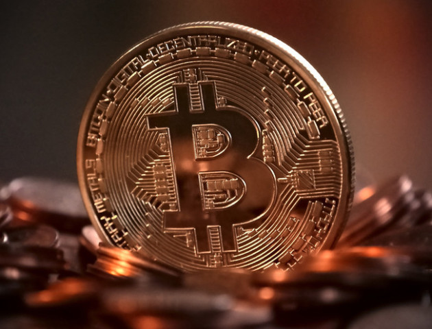 Вартість біткойна опустилася нижче $9 тисяч