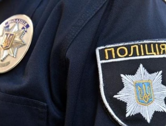 У Шацьку п'яний чоловік з сокирою в руках шукав дочку у сусідів, - ЗМІ