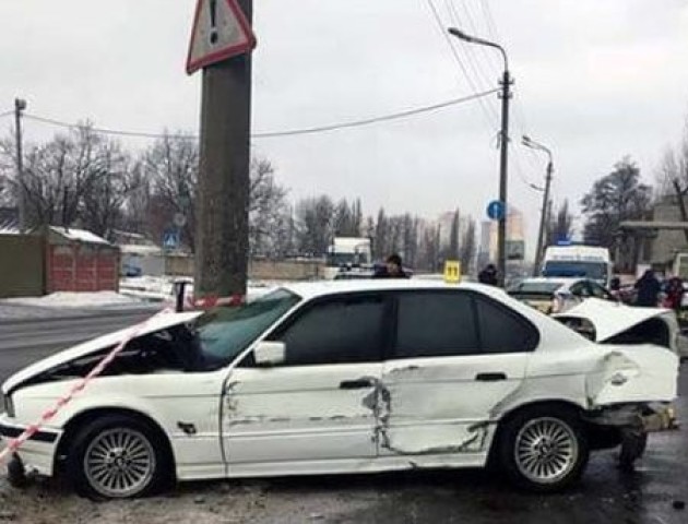 Подробиці смертельної ДТП на Хоткевича: 22-річний водій не впорався з керуванням