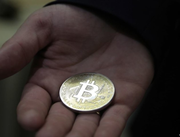 Біткоїн знову впав нижче 10 тисяч