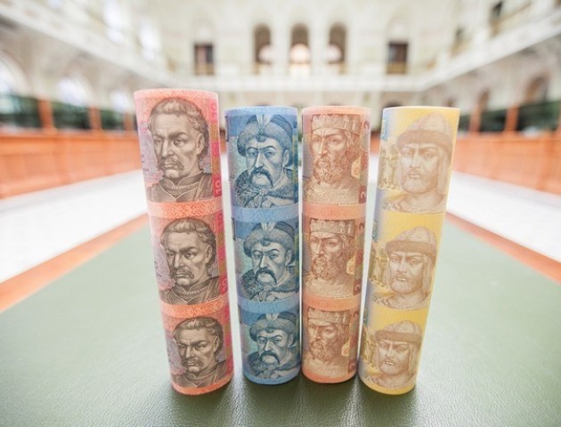 Курс гривні на міжбанку продовжує підвищуватися