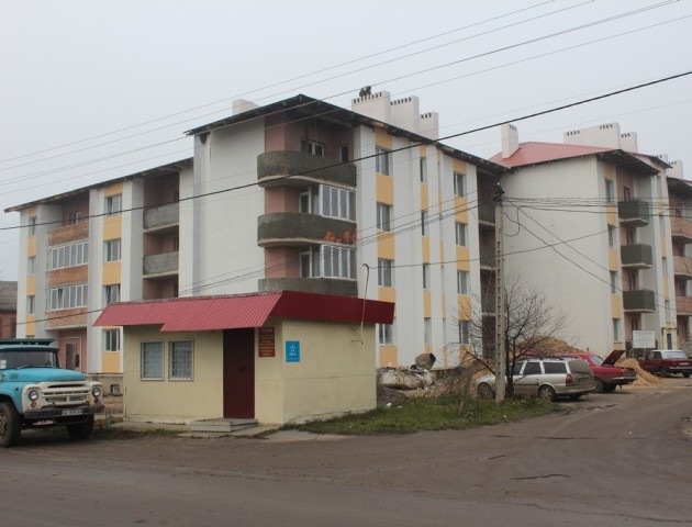 Здачу багатоквартирного будинку для військових у Володимирі вкотре відтерміновують