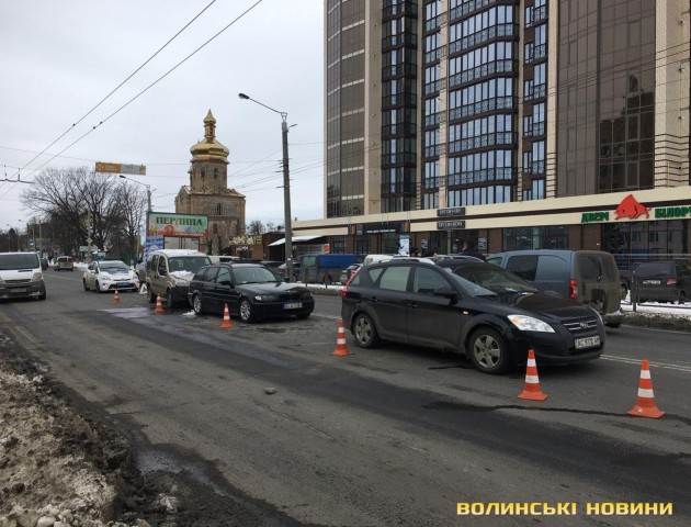 У Луцьку - аварія за участю чотирьох легковиків. ФОТО