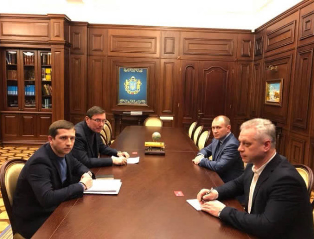 Луценко пояснив “Новій пошті” обшуки: пересилали алкоголь та наркотики