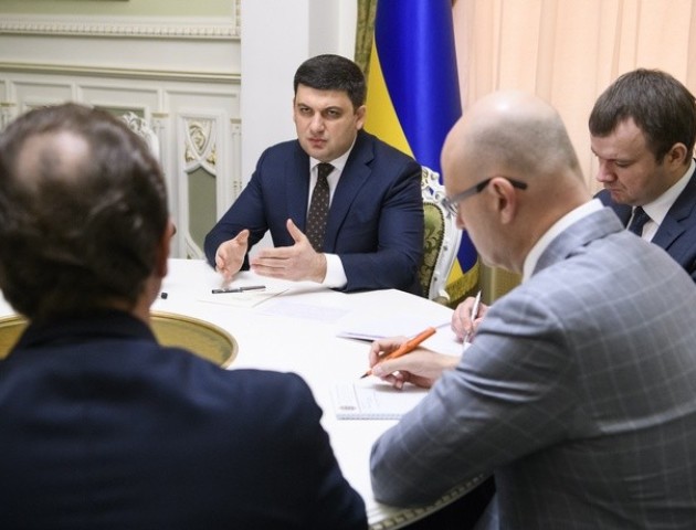 Гройсман включився у ситуацію із обшуками в “Новій пошті”