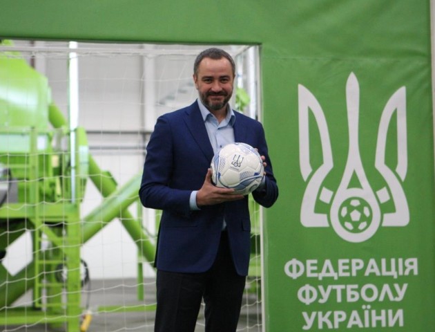 ФФУ запустила нову лінію виробництва з виготовлення резинової крихти для футбольних полів