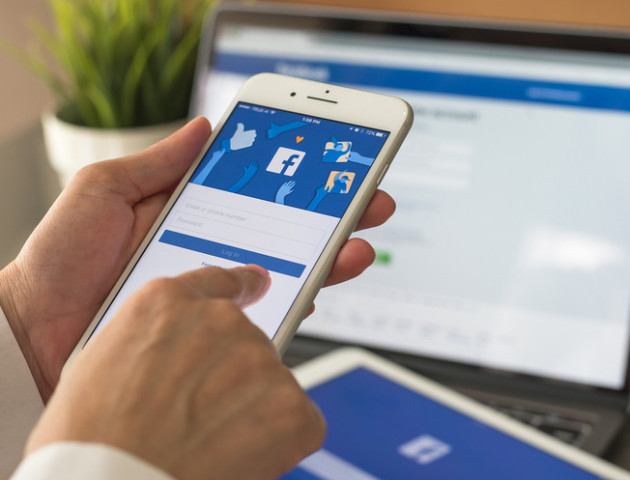 Інвестори подали до суду на Facebook через скандал зі зливанням даних третім особам