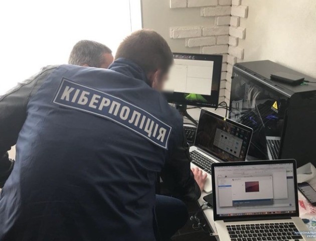 Кіберполіція викрила українського хакера, який працював на міжнародне угруповання Cobalt