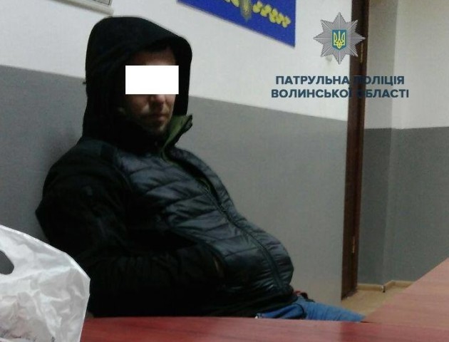 Один – нетверезий, другий – з підозрілими предметами: у Луцьку патрульні зупинили небезпечних водіїв