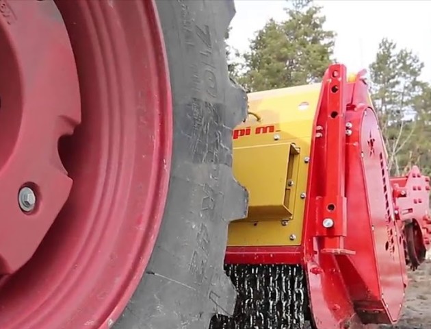 Волині дали прикордонний трактор. ВІДЕО