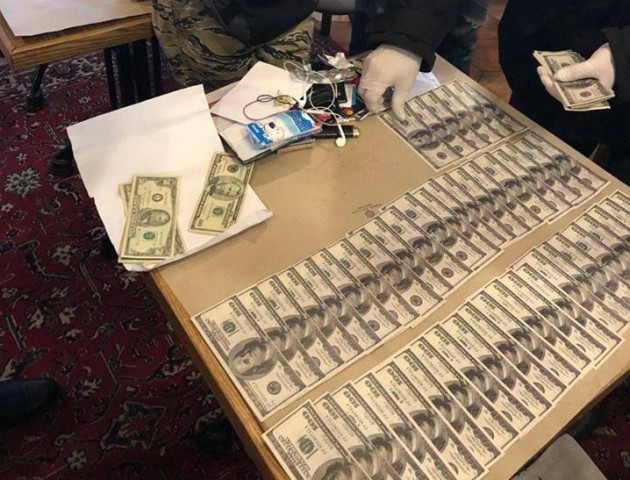 У столиці затримали росіянина, який вимагав у підприємця чверть мільйона доларів