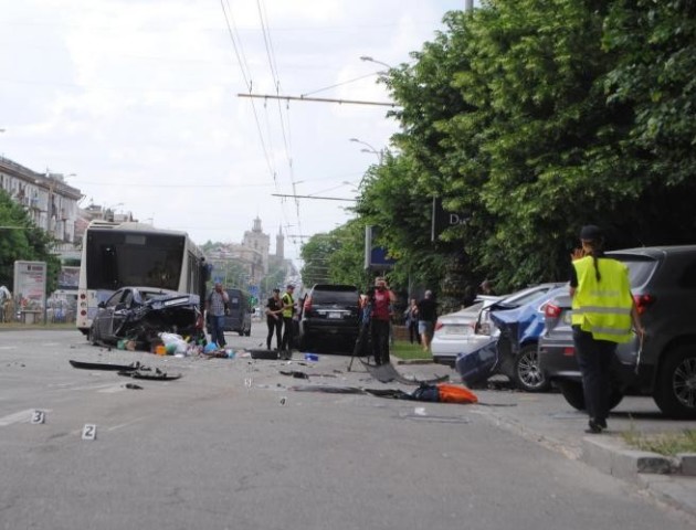 Масштабна ДТП у Запоріжжі: 10 машин та автобус. ФОТО. ВІДЕО