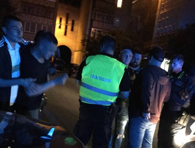 У Луцьку вночі двоє іноземців на кабріолеті тікали від поліції. ФОТО