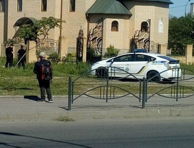 У Луцьку чоловіки влаштували бійку біля церкви. ФОТО