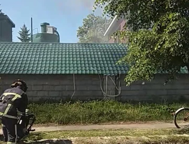 У Луцьку горів житловий будинок. ВІДЕО