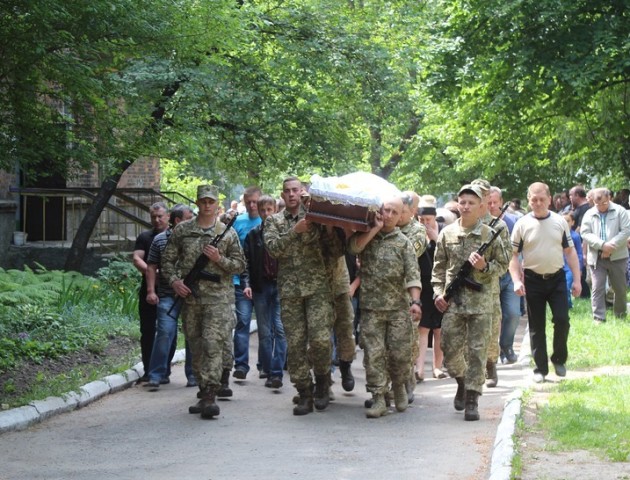 На Волині попрощалися із загиблим на Сході бійцем Олегом Пушкаруком. ФОТО