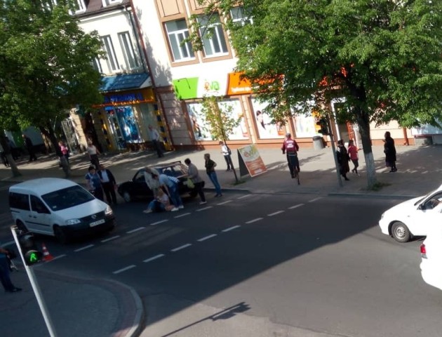 Волинянка потрапила під колеса автівки на пішохідному переході. ФОТО