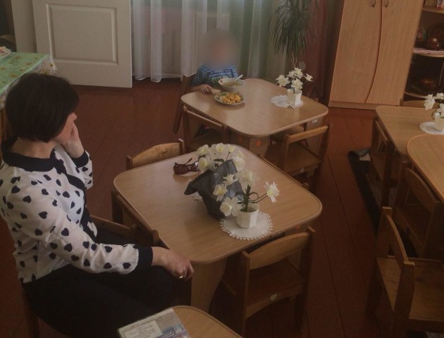 Волинянка пішла гуляти до подруги, а сина залишила на вулиці