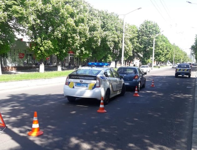 У Луцьку нетверезий пішохід вискочив під колеса авто. ФОТО