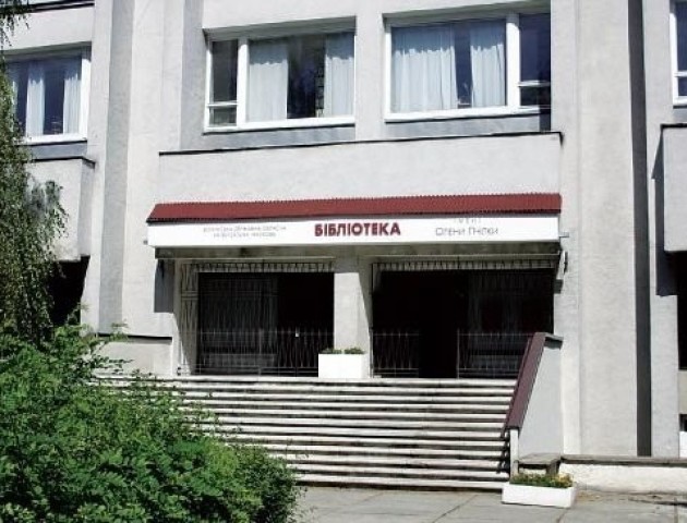 Потрібні кошти на благоустрій біля головної бібліотеки Волині