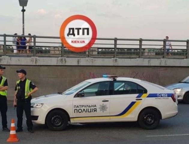 У Києві пішоходу відірвало голову. ФОТО. ВІДЕО